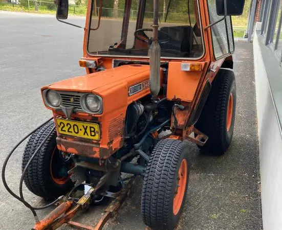 Myydään Kubota kiinteistöraktori