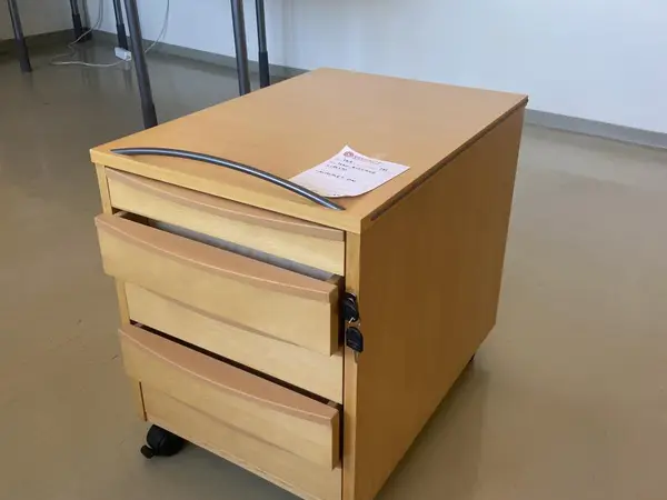 Laatikosto (nro 133) tila E2 Kuulokeskus 131