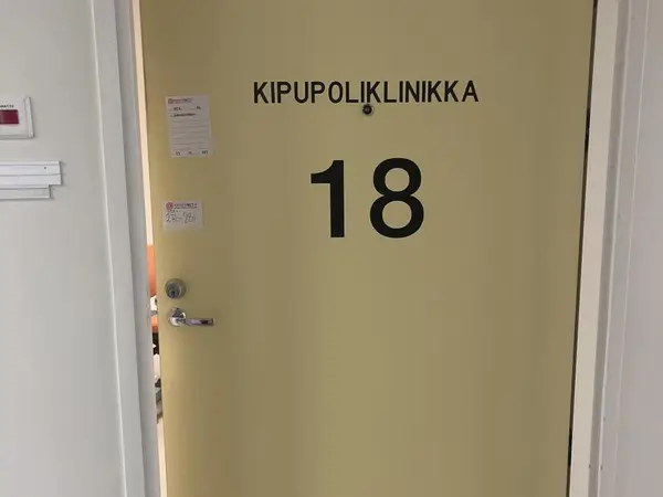Äänieristeovi (nro 357) tila E2 Kipupoliklinikka 106