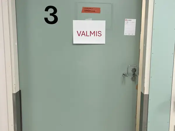 Ovi (nro 298) tila D1 vuodeosasto 153