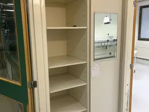 Läpiantokaappi (nro 115) tila E1 Teho ja valvonta 005