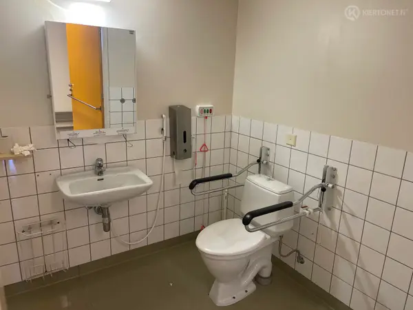 Inva WC-kalusteet (nro 270) tila D3 030