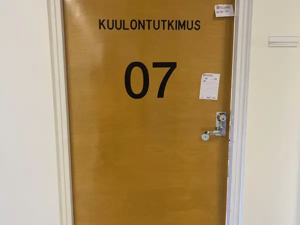 Ovi (nro 192) tila E2 Kuulokeskus 137