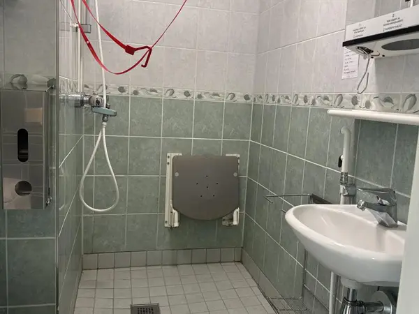 WC-kalusteet (nro 271) tila D1 vuodeosasto 156