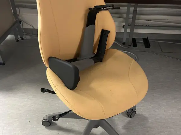 Isku työtuoli (nro 316) tila E1 Röntgen 142