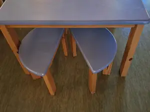 Lasten pöytä ja 4 tuolia