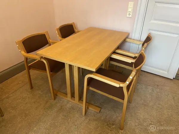Trio-tammipöytä + tuolit (nro 489) tila 3. krs 3