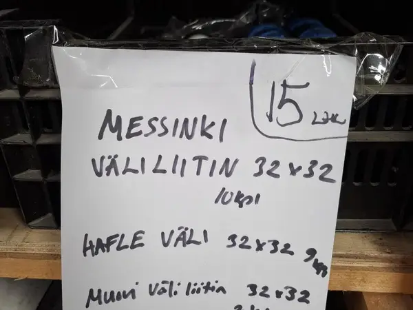 Hausjärven vesihuoltolaitokselta yli jääneitä tarvikkeita, Laatikko 15