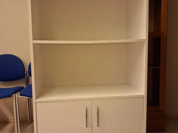 Avohyllykaappi (nro 6.)