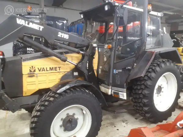 Traktori Valmet 715M 762-XAH