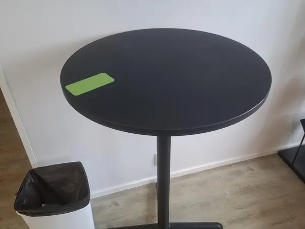 Baaripöytä, pyöreä, musta