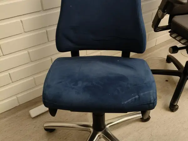 Työtuoli sininen (nro 281) tila S2 104A