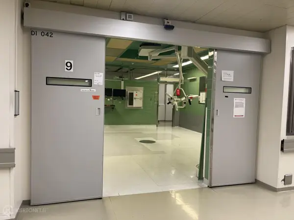 Sähköinen liukuovi (nro 160) tila D1 Leikkaussalit 042