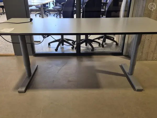 Sähkötyöpöytä (nro 7) tila 5 Aula
