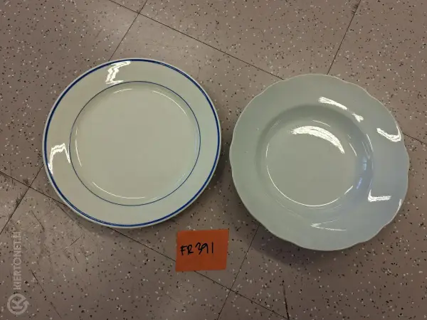 Arabian lautaset piippuleimalla (toisessa kolhu)