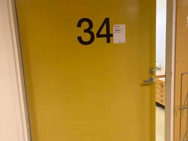 Äänieristysovi (nro 257) tila D2 052