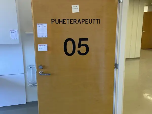 Ovi (nro 168) tila E2 Kuulokeskus 135
