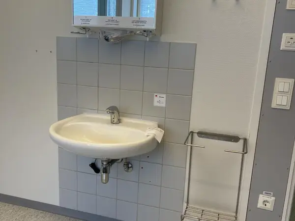 Automaattihana + Allas (nro 387) tila D1 Leikkaussalit Heräämö