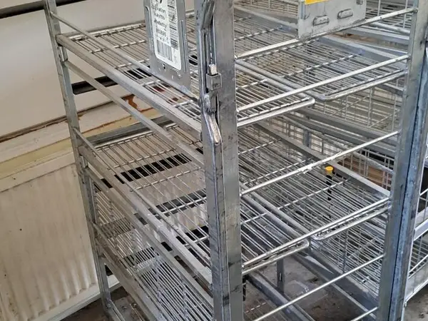 Galvanoitu teräksinen rullakko. nro KH30