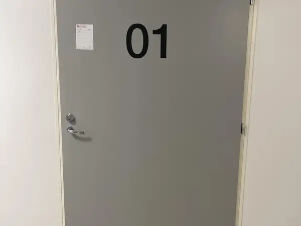 Ovi (nro 153) tila D1 synnytyssalit 126