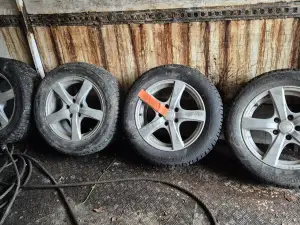 Rengaspaketti 225/55R16 4 kpl (nro 6) tila U KO