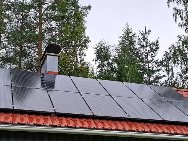 Aurinkosähköjärjestelmä, Fronius Symo-sarjan kolmivaiheinen aurinkosähköinvertteri. nro PR ?