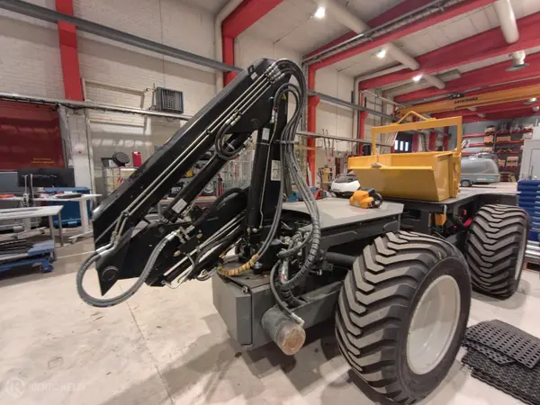 Huutokauppa peruttu! Sähkökäyttöinen kauko-ohjattava harvesteri