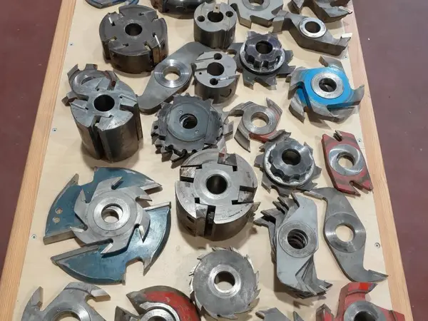 Valikoima alajyrsimen teriä, 30 mm akselille.