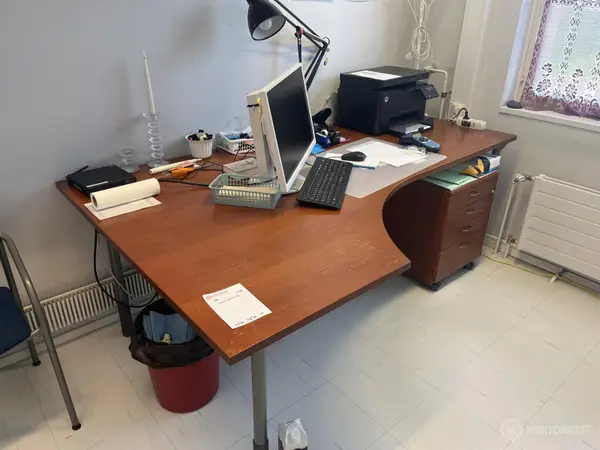Toimistopöytä (nro 38) tila 1 krs. 312B