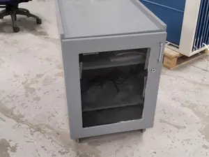 Tietokonekaappi (nro 2)