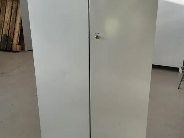 Peltikaappi Treston (nro 204)