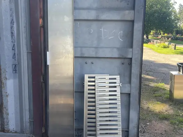 RST-hyllyt ja kannakkeet 5 kpl (nro 12) tila Huoltoa. 0
