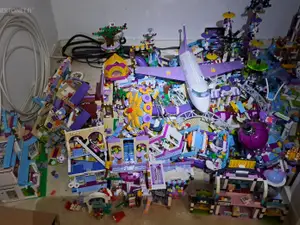 LEGO Friends -teemaisia rakennelmia ja paloja purettu säkkiin. nro PR 25