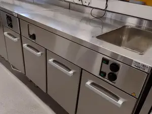 Lämpökaapisto lämpöpöydällä nro 1