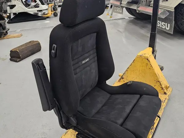 Recaro Täyssähköinen penkki