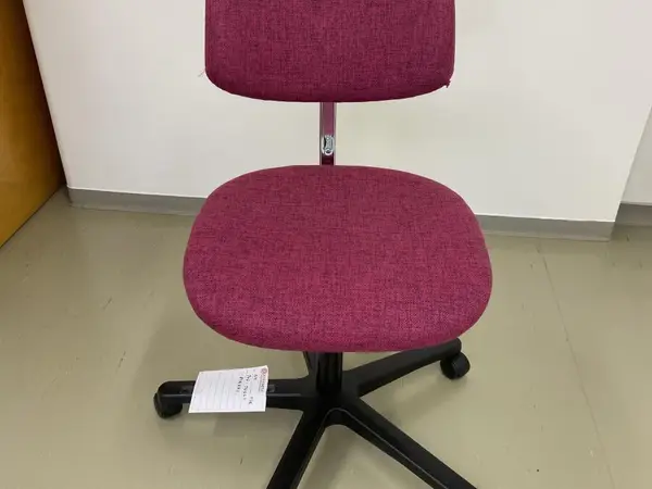 Työtuoli - Pinkki (nro 154) tila F2 Yhtymähallinto 036