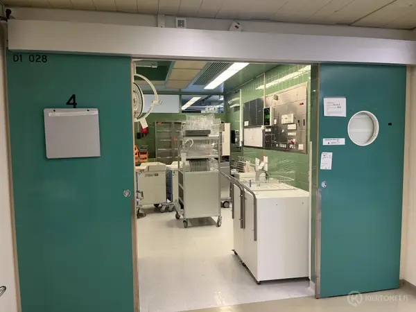 Sähköinen liukuovi (nro 54) tila D1 Leikkaussalit 028