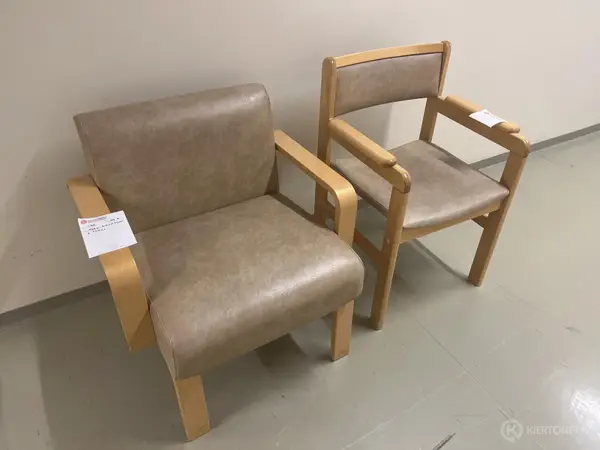 Tuolit 2kpl (nro 149) tila E2 Kipupoliklinikka 166K
