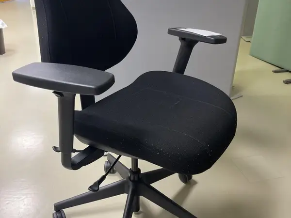 Isku työtuoli (nro 14) tila F2 Yhtymähallinto 003