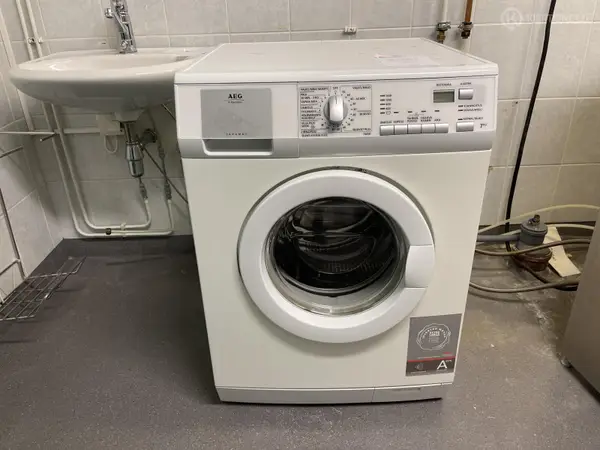 AEG Electrolux Pyykinpesukone (nro 168) tila D1 vuodeosasto 164