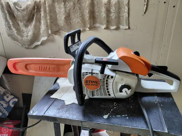 Stihl MS 201C sekä muita työkoneita (Taivalkoski)