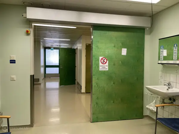 Sähköinen liukuovi (nro 135) tila E1 Teho ja valvonta 040