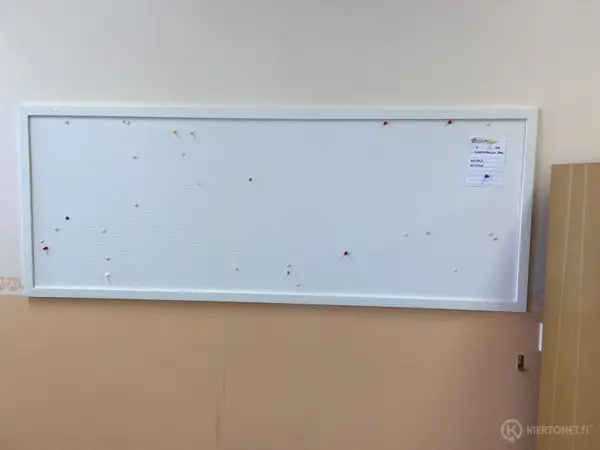 Ilmoitustaulut 2 kpl (nro 4) tila E2 Kuulokeskus 139