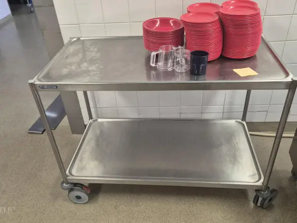 RST tarjoiluvaunu 110x55cm (kuvan astiat kaupan päälle)