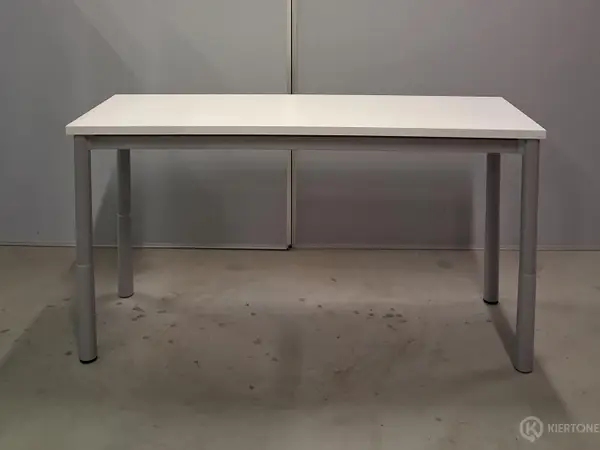 Sivupöytä