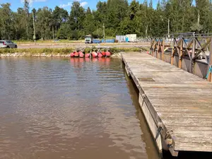 20 m pitkä laituri sekä 6 m pitkä kävelysilta (Laituri nro 1)