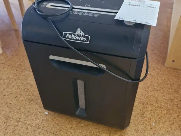 Fellowes silppuri (nro 67) tila 1. Huone 9