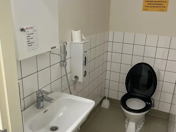 WC-kalusteet (nro 42) tila E1 Teho ja valvonta 025