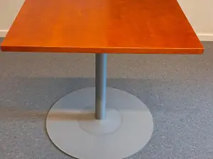 Pöytä (nro 48/55)