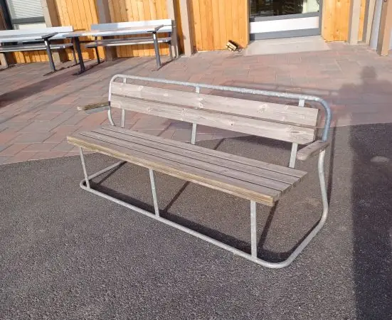 Puistonpenkki 4